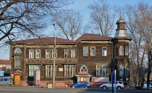 ФОТО 3 В этом старинном здании расположено Алтайское отд СК (2)